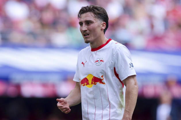Rocco Reitz (RB Leipzig) gestikuliert waehrend des Spiels der 1. Bundesliga zwischen RB Leipzig und Borussia Moenchengladbach, Red Bull Arena am 29. August 2026 in Leipzig, Deutschland. (Foto von Marco Steinbrenner DeFodi Images) +++ Rocco Reitz (RB Leipzig) gestures during the Bundesliga match between RB Leipzig and Borussia Moenchengladbach at Red Bull Arena on August 29, 2026 in Leipzig, Germany. (Photo by Marco Steinbrenner DeFodi Images) DFB DFL REGULATIONS PROHIBIT ANY USE OF PHOTOGRAPHS AS IMAGE SEQUENCES AND OR QUASI-VIDEO. (Photo by Marco Steinbrenner DeFodi Images) -