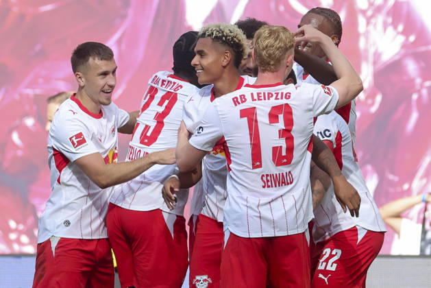 Antonio Nusa (RB Leipzig) bejubelt seinen Treffer mit den Teamkollegen waehrend des Spiels der 1. Bundesliga zwischen RB Leipzig und Borussia Moenchengladbach, Red Bull Arena am 29. August 2026 in Leipzig, Deutschland. (Foto von Marco Steinbrenner DeFodi Images) +++ Antonio Nusa (RB Leipzig) celebrates his goal with teammates during the Bundesliga match between RB Leipzig and Borussia Moenchengladbach at Red Bull Arena on August 29, 2026 in Leipzig, Germany. (Photo by Marco Steinbrenner DeFodi Images) DFB DFL REGULATIONS PROHIBIT ANY USE OF PHOTOGRAPHS AS IMAGE SEQUENCES AND OR QUASI-VIDEO. (Photo by Marco Steinbrenner DeFodi Images) -
