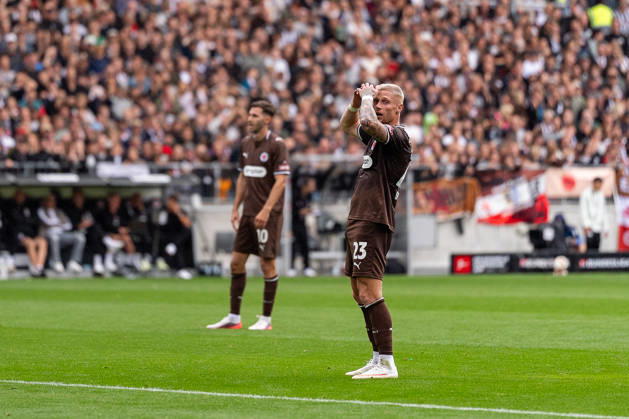 Louis Oppie (FC St. Pauli, 23) enttaeuscht Enttaeuschung, GER, FC St. Pauli vs. 1. FC Kaiserslautern, Fussball, 2. Bundesliga, Spieltag 3, Saison 2026 2027, 30.08.2026 DFL REGULATIONS PROHIBIT ANY USE OF PHOTOGRAPHS AS IMAGE SEQUENCES AND OR QUASI-VIDEO GER, FC St. Pauli vs. 1. FC Kaiserslautern, Fussball, 2. Bundesliga, Spieltag 3, Saison 2026 2027, 30.08.2026 Hamburg Copyright: xEibner-Pressefoto MaxxVincenx EP_MVN