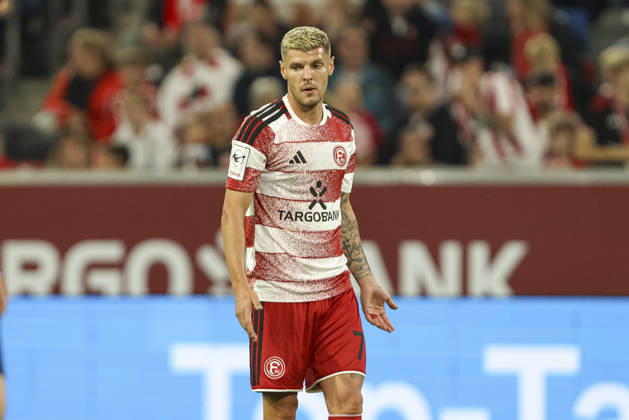 Erik Wekesser (Fortuna Duesseldorf) schaut waehrend des Spiels der 3. Liga zwischen Fortuna Duesseldorf und VfB Stuttgart II, Merkur Spiel-Arena am 28. August 2026 in Duesseldorf, Deutschland. (Foto von Oliver Kaelke DeFodi Images) +++ Erik Wekesser (Fortuna Duesseldorf) looks on during the 3. Liga match between Fortuna Duesseldorf and VfB Stuttgart II at Merkur Spiel-Arena on August 28, 2026 in Dusseldorf, Germany. (Photo by Oliver Kaelke DeFodi Images) DFB DFL REGULATIONS PROHIBIT ANY USE OF PHOTOGRAPHS AS IMAGE SEQUENCES AND OR QUASI-VIDEO. (Photo by Oliver Kaelke DeFodi Images) -