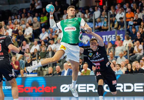 02.09.2026 - Handball - 1. Bundesliga OPEL HBL - Saison 2026 2027 - 02. Spieltag: HC Erlangen Metropolregion Nürnberg HCE - TSV Hannover-Burgdorf ( Die Recken ) - DaMa - xdaxmax - Sebastian Heymann (11, TSV Hannover-Burgdorf ) Christoph Steinert ( 44, HC Erlangen HCE )