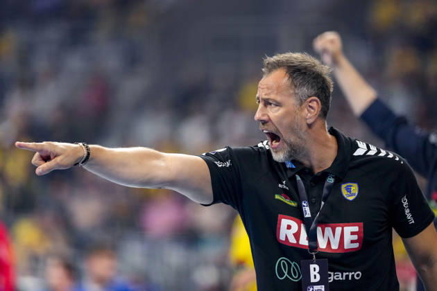 Maik Machulla (Trainer, Cheftrainer, RNL), gibt Anweisungen, gestikuliert, mit den Armen gestikulieren, Einzelbild, Einzelfoto, Aktion, Action, ist wütend, ruft, schreit, schreien, schreiend, 02.09.2026, Mannheim (Deutschland), Handball, Bundesliga, Rhein-Neckar Löwen - VfL Gummersbach