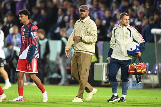 Schlussjubel, Jubel, jubeln, Freude, cheers, Trainer Vincent KOMPANY (M) Fussball DFB Pokal, 1. Hauptrunde, VfL Osnabrueck - FC Bayern Muenchen 1-4- am 02.09.2026 im Stadion an der Bremer Bruecke Osnabrueck Deutschland. DFL DFB regulations prohibit any use of photographs as image sequences and or quasi-video Â