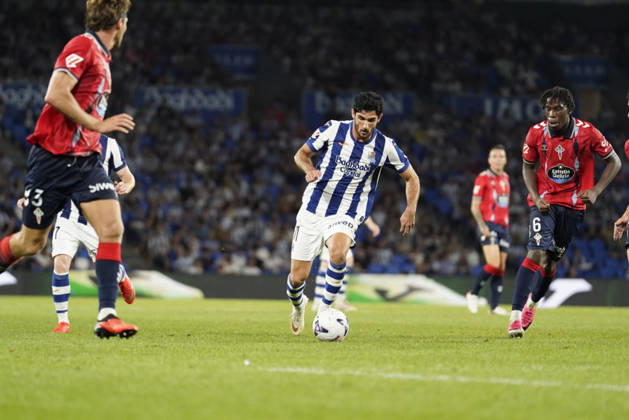 Goncalo Guedes of Real Sociedad seen during LaLiga EA Sports 26 27 game between teams of Real Sociedad and Celta Vigo (Mickael Ducint Ball Raw Images) San Sebastian Estadio Anoeta Spain Copyright: xMickaelxDucintx mickaelducint_RealSociedad_Celta495