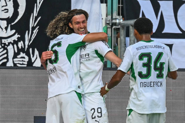 Joe Scally (Moenchengladbach 29) jubelt nach dem Tor zum 3:1 mit Wael Mohya (Moenchengladbach 36) Mathieu Nguefack (Moenchengladbach 34) 05.09.2026 ¢ Fussball ¢ Borussia Moenchengladbach vs SV Elversberg, Borussia-Park, Moenchengladbach, DFB DFL REGULATIONS PROHIBIT ANY USE OF PHOTOGRAPHS AS IMAGE SEQUENCES AND OR QUASI-VIDEO NRW Germany