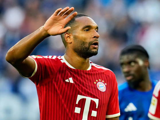Jonathan Tah (FC Bayern Muenchen, 4) gestikuliert. GER, FC Schalke 04 vs FC Bayern Muenchen, 1. Bundesliga, 2. Spieltag, Saison 2026-27, VELTINS-Arena, Gelsenkirchen, 05.09.2026 DFL REGULATIONS PROHIBIT ANY USE OF PHOTOGRAPHS AS IMAGE SEQUENCES AND OR QUASI-VIDEO GER, FC Schalke 04 vs FC Bayern Muenchen, 1. Bundesliga, 2. Spieltag, Saison 2026-27, 05.09.2026 Gelsenkirchen Copyright: xEibner-Pressefoto ScottxColemanx EP_SCN