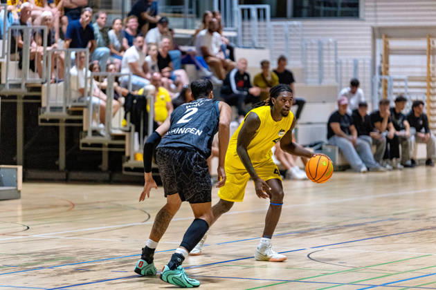 Tyrel Morgan (Kreisbau Kirchheim Knights, 11) gegen Tim Smith (Tigers Tuebingen, 02). Kreisbau Kirchheim Knights vs Tuebingen Tigers, Basketball,Barmer Basketball 2. Bundesliga ProA, Testspiel, Saison 2026 2027, 05.09.2026, Kreisbau Kirchheim Knights vs Tuebingen Tigers, Basketball,Barmer Basketball 2. Bundesliga ProA, Testspiel, Saison 2026 2027, 05.09.2026 Kirchheim Copyright: xEibner-Pressefoto DavidexDixGiovannix EP_DGI