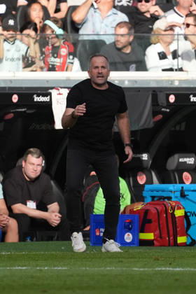 Trainer Manuel Baum (FC Augsburg) gestikuliert - 06.09.2026 Bundesliga, Saison 26 27: Eintracht Frankfurt vs. FC Augsburg, Deutsche Bank Park, 2. Spieltag