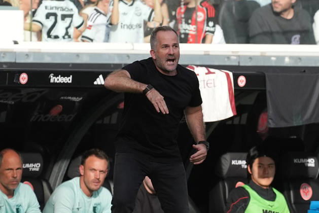 Trainer Manuel Baum (FC Augsburg) gestikuliert - 06.09.2026 Bundesliga, Saison 26 27: Eintracht Frankfurt vs. FC Augsburg, Deutsche Bank Park, 2. Spieltag