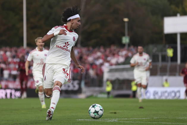 Anas Slimani (Fortuna Duesseldorf) in Aktion, am Ball, Einzelaktion waehrend des Spiels der 3. Liga zwischen SC Fortuna Koeln und Fortuna Duesseldorf, Suedstadion am 06. September 2026 in Koeln, Deutschland. (Foto von Oliver Kaelke DeFodi Images) +++ Anas Slimani (Fortuna Duesseldorf) controls the ball during the 3. Liga match between SC Fortuna Koeln and Fortuna Duesseldorf at Suedstadion on September 6, 2026 in Cologne, Germany. (Photo by Oliver Kaelke DeFodi Images) DFB DFL REGULATIONS PROHIBIT ANY USE OF PHOTOGRAPHS AS IMAGE SEQUENCES AND OR QUASI-VIDEO. (Photo by Oliver Kaelke DeFodi Images) -
