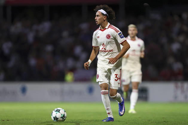 Anas Slimani (Fortuna Duesseldorf) in Aktion, am Ball, Einzelaktion waehrend des Spiels der 3. Liga zwischen SC Fortuna Koeln und Fortuna Duesseldorf, Suedstadion am 06. September 2026 in Koeln, Deutschland. (Foto von Oliver Kaelke DeFodi Images) +++ Anas Slimani (Fortuna Duesseldorf) controls the ball during the 3. Liga match between SC Fortuna Koeln and Fortuna Duesseldorf at Suedstadion on September 6, 2026 in Cologne, Germany. (Photo by Oliver Kaelke DeFodi Images) DFB DFL REGULATIONS PROHIBIT ANY USE OF PHOTOGRAPHS AS IMAGE SEQUENCES AND OR QUASI-VIDEO. (Photo by Oliver Kaelke DeFodi Images) -