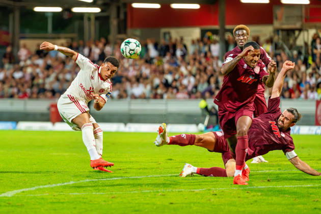 Steven van der Sloot (Fortuna Düsseldorf, 02) schießt und der Ball wird vom heranfliegenden David Al-Azzawe (Fortuna Koeln, 15) geblockt, Romeo Aigbekaen (Fortuna Koeln, 30), Salim Hadouchi (Fortuna Koeln, 17) Fortuna Köln vs. Fortuna Düsseldorf, Fussball, 3.Liga, 04.Spieltag, Saison 2026 27, 06.09.2026, DFL REGULATIONS PROHIBIT ANY USE OF PHOTOGRAPHS AS IMAGE SEQUENCES AND OR QUASI-VIDEO, Fortuna Köln vs. Fortuna Düsseldorf, Fussball, 3.Liga, 04.Spieltag, Saison 2026 27, 06.09.2026 Köln Copyright: xEibner-Pressefoto LukasxBaldygax EP_LBA