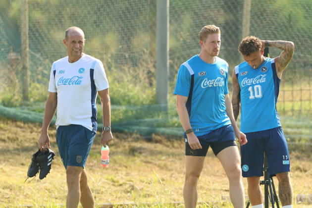 SSC Napoli Training Session Massimiliano Allegri, coach of Napoli, Kevin De Bruyne of Napoli, and Noa Lang of Napoli during a training session ahead of the UEFA Champions League 2026 27 at the Napoli training center in Castel Volturno, Italy, on September 8, 2026. Castel Volturno Napoli Italy Copyright: xCiroxDexLucax originalFilename:deluca-sscnapol260908_npSuy