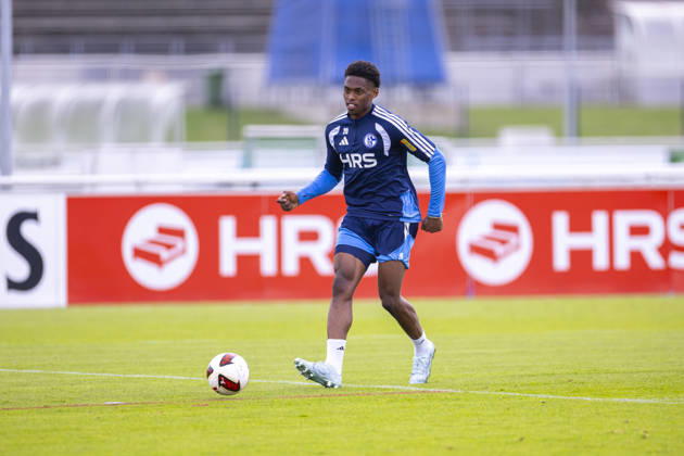 08.09.2026, Fussball, Training des FC Schalke 04. Junior Adamu (FC Schalke 04). Gelsenkirchen Trainingsgelände FC Schalke 04 NRW Deutschland xRHR-FOTO YYx Copyright: RHR-FOTOx RHR-FOTO YY