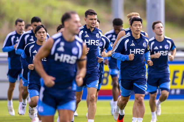 08.09.2026, Fussball, Training des FC Schalke 04. v. l. Dejan Ljubicic (FC Schalke 04), Hee-chan Hwang (FC Schalke 04). Gelsenkirchen Trainingsgelände FC Schalke 04 NRW Deutschland xRHR-FOTO YYx Copyright: RHR-FOTOx RHR-FOTO YY