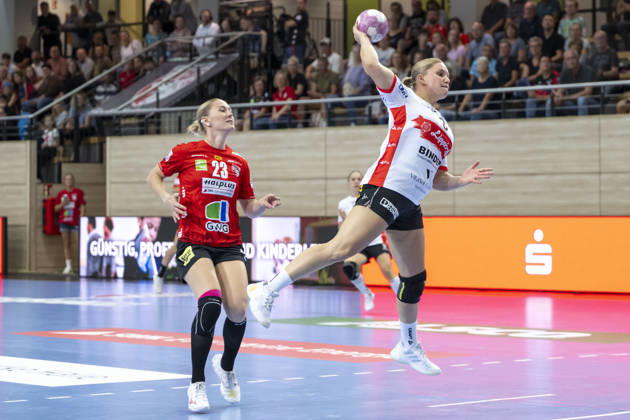 Alsco Handball Bundesliga Frauen, Saison 2026 2027 SV Union Halle-Neustadt vs.HSG Blomberg-Lippe Halle, Deutschland 09.September 2026: Im Bild:v.li.Marie Polakova (Halle) und Laura Rüffieux (Blomberg) Halle Saale SWH Arena Sachsen-Anhalt Deutschland