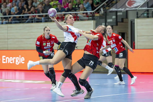 Alsco Handball Bundesliga Frauen, Saison 2026 2027 SV Union Halle-Neustadt vs.HSG Blomberg-Lippe Halle, Deutschland 09.September 2026: Im Bild:v.li.Laura Rüffieux (Blomberg) und Ilona Kieffer (Halle) Halle Saale SWH Arena Sachsen-Anhalt Deutschland