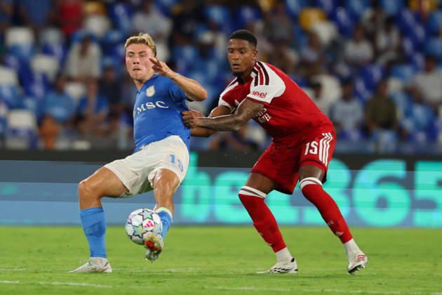Napoli™s Rasmus Hojlund fights for the ball with Arsenal s Ezri Konsa during the UEFA Champions League football match between Napoli vs Arsenal - Champions League 2026 2027 - Diego Armando Maradona stadium September 9, 2026 Naples, Italy soccer Copyright: xAlessandroxGarofalo LaPressex