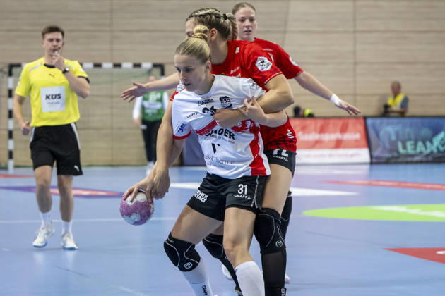 Alsco Handball Bundesliga Frauen, Saison 2026 2027 SV Union Halle-Neustadt vs.HSG Blomberg-Lippe Halle, Deutschland 09.September 2026: Im Bild:v. li. im Zweikampf Alexia Hauf (Blomberg) und Ilona Kieffer (Halle) Halle Saale SWH Arena Sachsen-Anhalt Deutschland