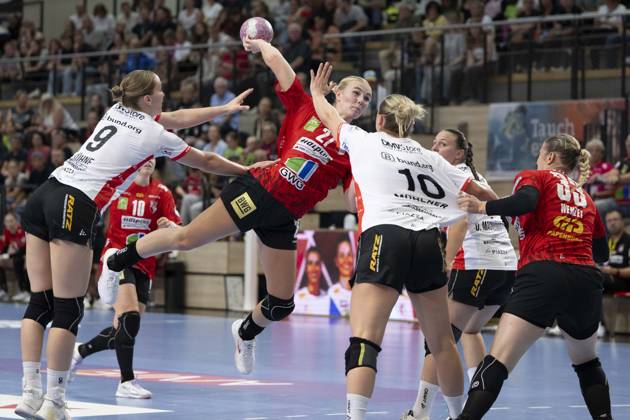 Alsco Handball Bundesliga Frauen, Saison 2026 2027 SV Union Halle-Neustadt vs.HSG Blomberg-Lippe Halle, Deutschland 09.September 2026: Im Bild:v.li.Nieke Kühne Kuehne (Blomberg), Lynn Holtmann (Halle), Maxi Mühlner Muehlner (Blomberg) und Nele Wenzel (Halle) Halle Saale SWH Arena Sachsen-Anhalt Deutschland