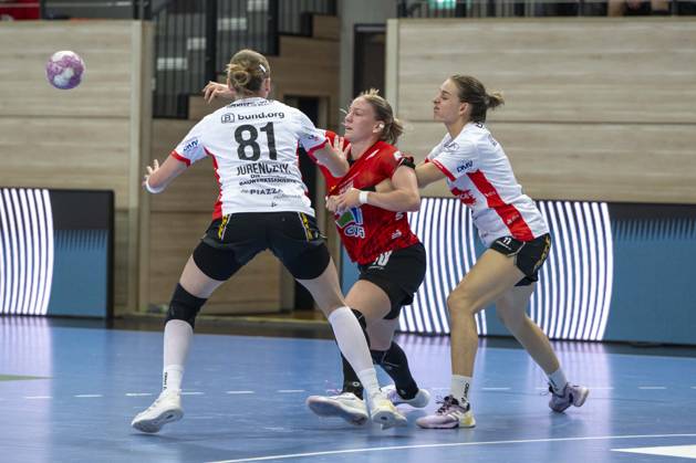 Alsco Handball Bundesliga Frauen, Saison 2026 2027 SV Union Halle-Neustadt vs.HSG Blomberg-Lippe Halle, Deutschland 09.September 2026: Im Bild:v.li.Isabelle Axmann (Blomberg), Viktoria Marksteiner (Halle) und Isabelle Axmann (Blomberg) Halle Saale SWH Arena Sachsen-Anhalt Deutschland