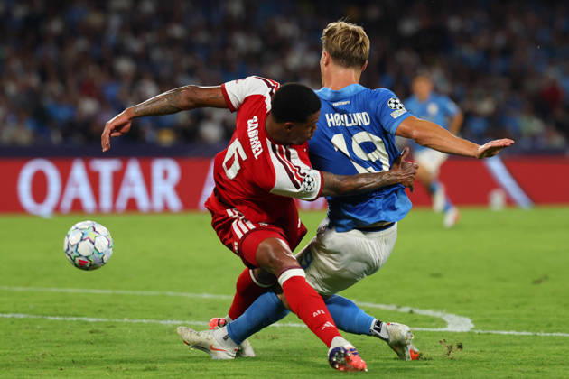 Napoli™s Rasmus Hojlund fights for the ball with Arsenal s Gabriel during the UEFA Champions League football match between Napoli vs Arsenal - Champions League 2026 2027 - Diego Armando Maradona stadium September 9, 2026 Naples, Italy soccer Copyright: xAlessandroxGarofalo LaPressex