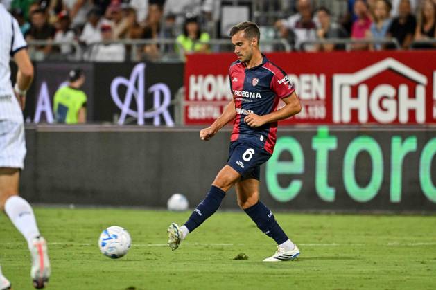 IPA88348618 - Harry Winks of Cagliari Calcio during the Cagliari Calcio vs. Inter - FC Internazionale Italian Serie A soccer match in Cagliari, Italy, on August 30, 2026  Copyright: xLuigixCanu IPAxSportx xx IPA88348618