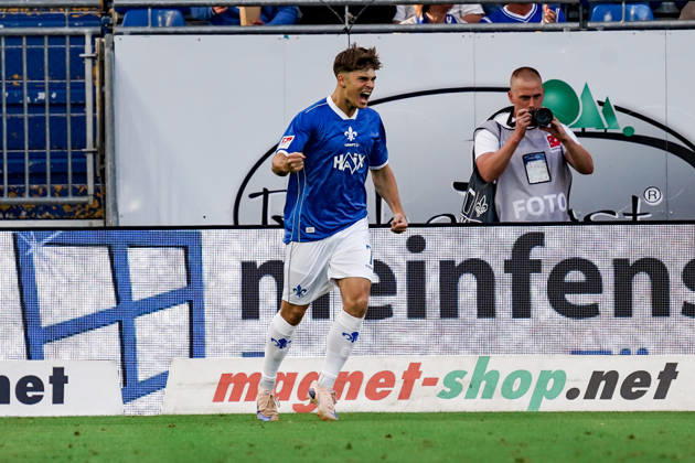 Deutschland: Fussball Saison 2026 2027 , 2. Bundesliga , 5. Spieltag , SV Darmstadt 98 vs. Arminia Bielefeld - Merck-Stadion am Böllenfalltor (Darmstadt) : Noah Weißhaupt Noah Weisshaupt (SV Darmstadt 98, 7) Tor und Torjubel zum 1:0, Tor, Torjubel, Jubel, Freude, Emotionen Darmstadt Merck-Stadion am Böllenfalltor Deutschland Germany Copyright: xBennetxLongx