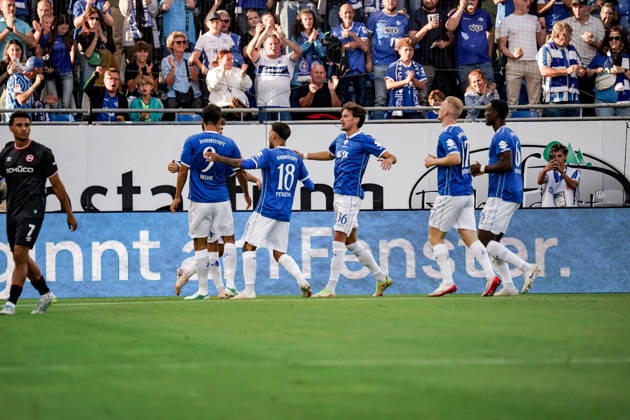 Deutschland: Fussball Saison 2026 2027 , 2. Bundesliga , 5. Spieltag , SV Darmstadt 98 vs. Arminia Bielefeld - Merck-Stadion am Böllenfalltor (Darmstadt) : Mannschaft jubelt zum 1:0, Tor, Torjubel, Jubel, Freude, Emotionen Darmstadt Merck-Stadion am Böllenfalltor Deutschland Germany Copyright: xBennetxLongx