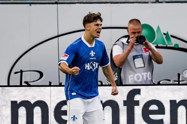 Deutschland: Fussball Saison 2026 2027 , 2. Bundesliga , 5. Spieltag , SV Darmstadt 98 vs. Arminia Bielefeld - Merck-Stadion am Böllenfalltor (Darmstadt) : Noah Weißhaupt Noah Weisshaupt (SV Darmstadt 98, 7) Tor und Torjubel zum 1:0, Tor, Torjubel, Jubel, Freude, Emotionen Darmstadt Merck-Stadion am Böllenfalltor Deutschland Germany Copyright: xBennetxLongx