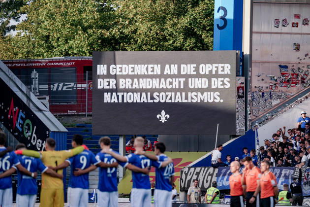 Deutschland: Fussball Saison 2026 2027 , 2. Bundesliga , 5. Spieltag , SV Darmstadt 98 vs. Arminia Bielefeld - Merck-Stadion am Böllenfalltor (Darmstadt) : Anzeigetafel, Gedenkminute, Schweigeminute Darmstadt Merck-Stadion am Böllenfalltor Deutschland Germany Copyright: xBennetxLongx