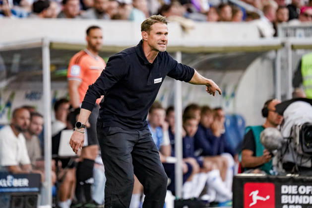 Deutschland: Fussball Saison 2026 2027 , 2. Bundesliga , 5. Spieltag , SV Darmstadt 98 vs. Arminia Bielefeld - Merck-Stadion am Böllenfalltor (Darmstadt) : Oliver Kirch (Trainer, Arminia Bielefeld) Geste, Gestik, Emotion, Mimik, Gesichtsausdruck, Emotion Darmstadt Merck-Stadion am Böllenfalltor Deutschland Germany Copyright: xBennetxLongx