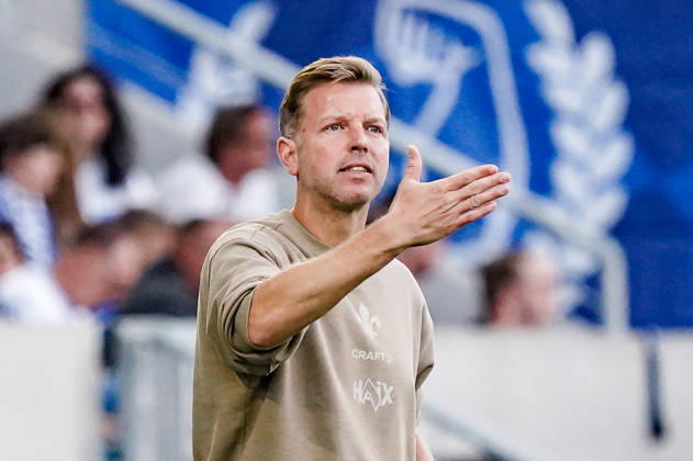 Deutschland: Fussball Saison 2026 2027 , 2. Bundesliga , 5. Spieltag , SV Darmstadt 98 vs. Arminia Bielefeld - Merck-Stadion am Böllenfalltor (Darmstadt) : Florian Kohfeldt (Trainer, SV Darmstadt 98) Geste, Gestik, Emotion, Mimik, Gesichtsausdruck, Emotion Darmstadt Merck-Stadion am Böllenfalltor Deutschland Germany Copyright: xBennetxLongx