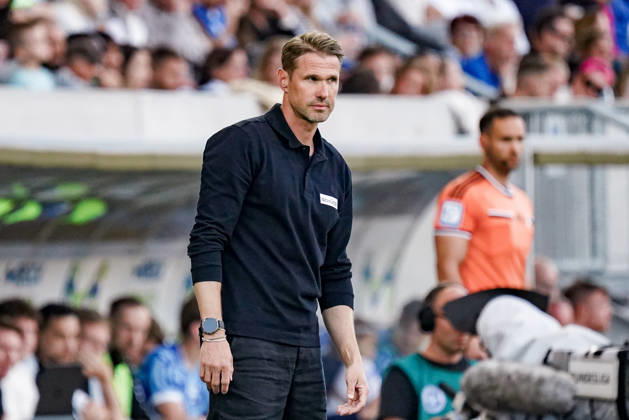 Deutschland: Fussball Saison 2026 2027 , 2. Bundesliga , 5. Spieltag , SV Darmstadt 98 vs. Arminia Bielefeld - Merck-Stadion am Böllenfalltor (Darmstadt) : Oliver Kirch (Trainer, Arminia Bielefeld) Mimik, Gesichtsausdruck, Emotion Darmstadt Merck-Stadion am Böllenfalltor Deutschland Germany Copyright: xBennetxLongx