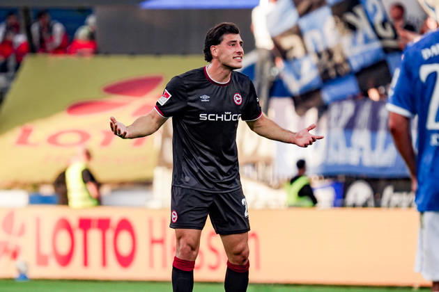 Deutschland: Fussball Saison 2026 2027 , 2. Bundesliga , 5. Spieltag , SV Darmstadt 98 vs. Arminia Bielefeld - Merck-Stadion am Böllenfalltor (Darmstadt) : Stefano Russo (Arminia Bielefeld, 21) Geste, Gestik, Emotion, Mimik, Gesichtsausdruck, Emotion Darmstadt Merck-Stadion am Böllenfalltor Deutschland Germany Copyright: xBennetxLongx