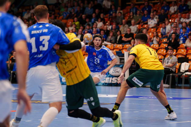 2. Handball-Bundesliga - 3. Spieltag: Dessau-Roßlauer HV 06 - VfL Eintracht Hagen Mika Schüler (Dessau-Roßlauer HV 06, 23) im Angriff am 11.09.2026 in der Anhalt-Arena, Dessau-Roßlau (Sachsen-Anhalt) Dessau-Roßlau Anhalt-Arena Sachsen-Anhalt Deutschland