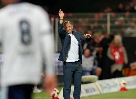 Mauro Lustrinelli (1. FC Union Berlin, Cheftrainer) gestikuliert. GER, 1. FC Union Berlin vs FC Schalke 04, 1. Bundesliga, 3. Spieltag, Saison 2026-27, Stadion An der Alten Foersterei, Berlin, 11.09.2026 DFL REGULATIONS PROHIBIT ANY USE OF PHOTOGRAPHS AS IMAGE SEQUENCES AND OR QUASI-VIDEO GER, 1. FC Union Berlin vs FC Schalke 04, 1. Bundesliga, 3. Spieltag, Saison 2026-27, 11.09.2026 Berlin Copyright: xEibner-Pressefoto ScottxColemanx EP_SCN