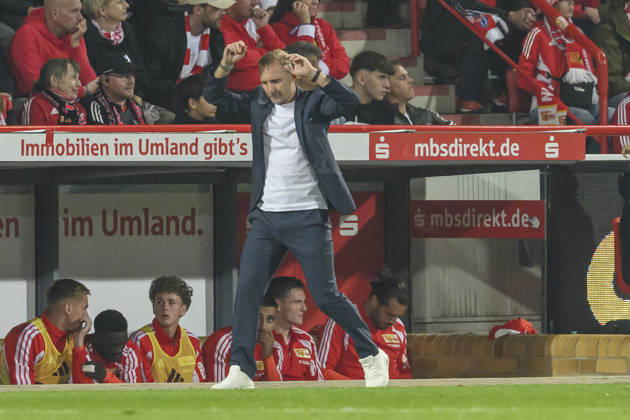 im Bild v.l.: Mauro Lustrinelli (Union Berlin, Trainer), traurig, deprimiert, sauer, GER, Berlin, Fussball, 1. FC Union Berlin vs FC Schalke 04, in der Alten Försterei, 11.09.2026, DFB DFL REGULATIONS PROHIBIT ANY USE OF PHOTOGRAPHS AS IMAGE SEQUENCES AND OR QUASI-VIDEO, Copyright: HMBxMedia UwexKoch