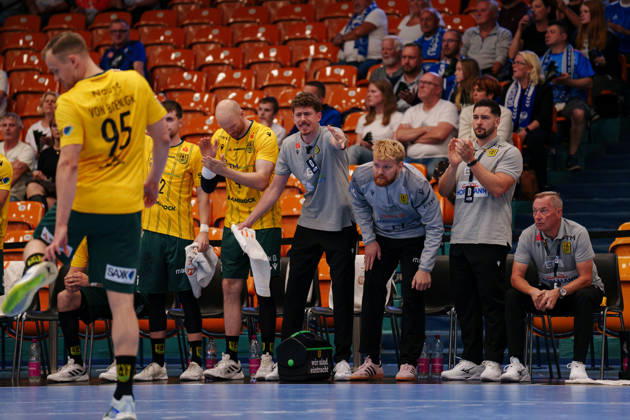 2. Handball-Bundesliga - 3. Spieltag: Dessau-Roßlauer HV 06 - VfL Eintracht Hagen Bank von VfL Eintracht Hagen am 11.09.2026 in der Anhalt-Arena, Dessau-Roßlau (Sachsen-Anhalt) Dessau-Roßlau Anhalt-Arena Sachsen-Anhalt Deutschland