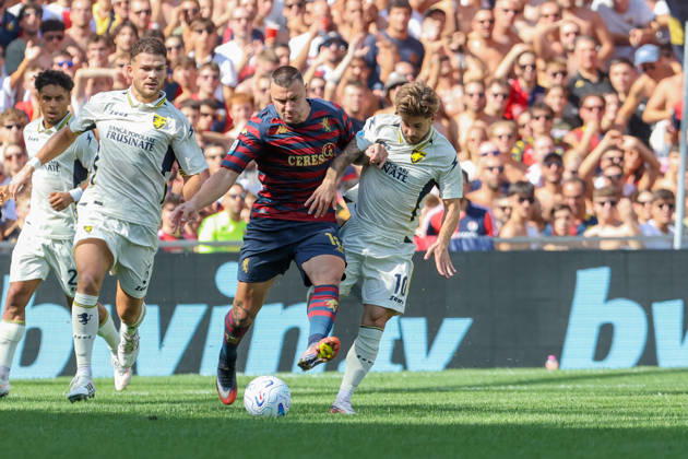 Genoa™s Milutin Osmajic fights for the ball with Frosinone s Romano Schmid during the Serie A soccer match between Genoa and Frosinone at the Luigi Ferraris Stadium in Genoa, Italy - Saturday, September 12, 2026. - Soccer . Copyright: xTanoxPecoraro LaPressex