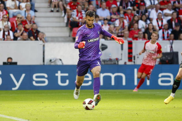 Mio Backhaus (SC Freiburg, 01) am Ball , Deutschland, Fussball, 1. Bundesliga, 3.Spieltag, 2026 2027, SC Freiburg vs. Borussia Mönchengladbach, 12.09.2026, Freiburg im Breisgau Europa-Park Stadion Deutschland Copyright: xGrantxHubbsx