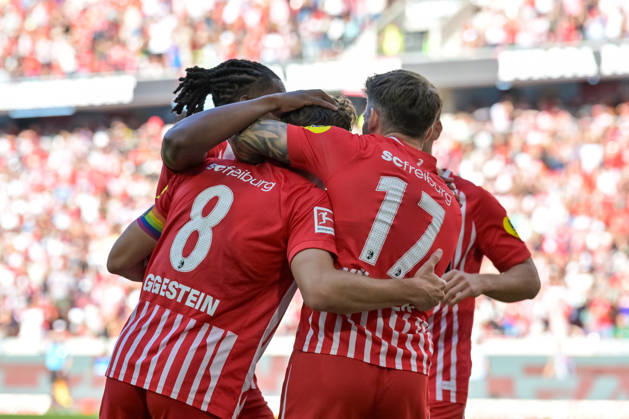 Jubel zum Tor zum 5:0 durch Maximilian Eggestein (SC Freiburg, 08) mit Lukas Kuebler (SC Freiburg, 17), Lucas Hoeler (SC Freiburg, 09) GER, SC Freiburg vs Bor. Moenchengladbach, Fussball, Bundesliga, 3. Spieltag, Saison 2026 2027, 12.09.2026 DFL DFB REGULATIONS PROHIBIT ANY USE OF PHOTOGRAPHS AS IMAGE SEQUENCES AND OR QUASI-VIDEO GER, SC Freiburg vs Bor. Moenchengladbach, Fussball, Bundesliga, 3. Spieltag, Saison 2026 2027, 12.09.2026 Freiburg Copyright: xEibner-Pressefotox EP_THS