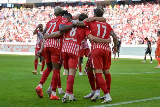 Jubel zum Tor zum 5:0 durch Maximilian Eggestein (SC Freiburg, 08) mit Cyriaque Irie (SC Freiburg, 22), Lukas Kuebler (SC Freiburg, 17) GER, SC Freiburg vs Bor. Moenchengladbach, Fussball, Bundesliga, 3. Spieltag, Saison 2026 2027, 12.09.2026 DFL DFB REGULATIONS PROHIBIT ANY USE OF PHOTOGRAPHS AS IMAGE SEQUENCES AND OR QUASI-VIDEO GER, SC Freiburg vs Bor. Moenchengladbach, Fussball, Bundesliga, 3. Spieltag, Saison 2026 2027, 12.09.2026 Freiburg Copyright: xEibner-Pressefotox EP_THS