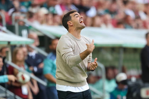 Carles Martinez (Bayer 04 Leverkusen, Chef-Trainer) gestikuliert, Gesten, Gestik, GER, FC Augsburg vs. Bayer 04 Leverkusen, Fussball, Bundesliga, 3. Spieltag, Saison 2026 2027, 12.09.2026, DFL DFB REGULATIONS PROHIBIT ANY USE OF PHOTOGRAPHS as IMAGE SEQUENCES and or QUASI-VIDEO, GER, FC Augsburg vs. Bayer 04 Leverkusen, Fussball, Bundesliga, 3. Spieltag, Saison 2026 2027, 12.09.2026 Augsburg Copyright: xEibner-Pressefoto JennixMaulx EP_JML