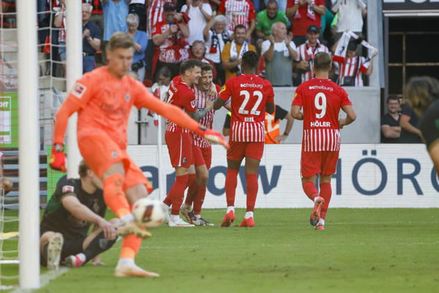 Torjubel SC Freiburg beim 5:0 durch Maximilian Eggestein (SC Freiburg, 08), Freude, Begeisterung, positive Emotionen, Torerfolg , Deutschland, Fussball, 1. Bundesliga, 3.Spieltag, 2026 2027, SC Freiburg vs. Borussia Mönchengladbach, 12.09.2026, Freiburg im Breisgau Europa-Park Stadion Deutschland Copyright: xGrantxHubbsx