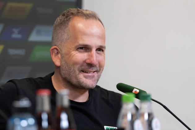 Manuel Baum (Trainer Augsburg) bei der Pressekonferenz nach dem Bundesligaspiel FC Augsburg - Bayer 04 Leverkusen am 12.09.2026. Augsburg WWK Arena Bayern Deutschland