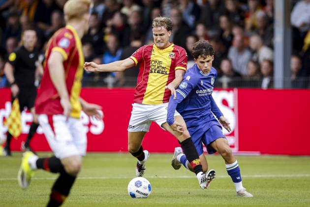 DEVENTER - (lr) Melle Meulensteen of Go Ahead Eagles and Thom van Bergen of FC Groningen during the Dutch Eredivisie match between Go Ahead Eagles and FC Groningen at De Adelaarshorst on September 12, 2026 in Deventer, the Netherlands. BART STOUTJESDIJK ANP Eredivisie 2026 27 xVIxANPxSportx xxANPxIVx 568330628 originalFilename: 568330628