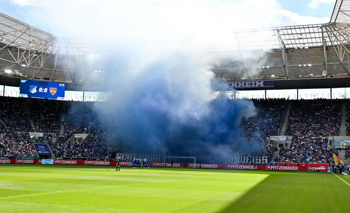 12.09.2026, SNP Arena, Sinsheim, GER, 1.FBL, TSG Hoffenheim vs VfB Stuttgart , Blauer Rauch aus dem Hoffenheimer Fanblock. DFL regulations prohibit any use of photographs as image sequences and or quasi-video. (Photo by Hasan Bratic DeFodi Images) -