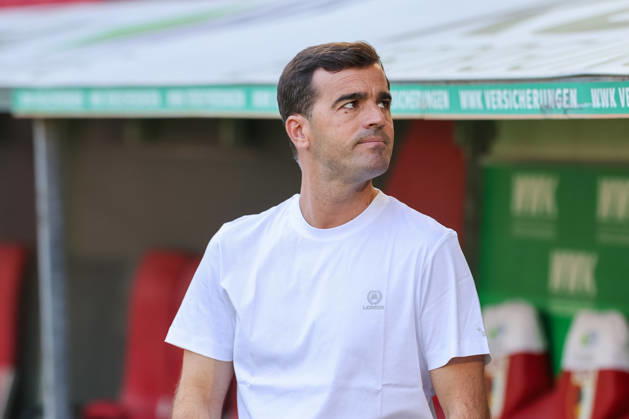Carles Martinez (Bayer 04 Leverkusen, Chef-Trainer) vor dem Spiel, Freisteller, Portrait, Portraet, GER, FC Augsburg vs. Bayer 04 Leverkusen, Fussball, Bundesliga, 3. Spieltag, Saison 2026 2027, 12.09.2026, DFL DFB REGULATIONS PROHIBIT ANY USE OF PHOTOGRAPHS as IMAGE SEQUENCES and or QUASI-VIDEO, GER, FC Augsburg vs. Bayer 04 Leverkusen, Fussball, Bundesliga, 3. Spieltag, Saison 2026 2027, 12.09.2026 Augsburg Copyright: xEibner-Pressefoto JennixMaulx EP_JML
