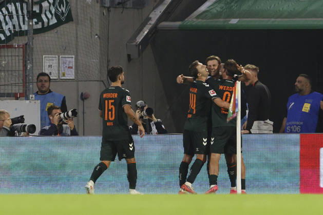 Niclas Fuellkrug (SV Werder Bremen) Torjubel,jubelt mit seiner Mannschaft nach dem Treffer zum 1:1 waehrend des Spiels der 1. Bundesliga zwischen 1. FC Koeln und SV Werder Bremen, RheinEnergieStadion am 12. September 2026 in Koeln, Deutschland. (Foto von Oliver Kaelke DeFodi Images) +++ Niclas Fuellkrug (SV Werder Bremen) celebrates after scoring his team s first goal with teammates during the Bundesliga match between 1. FC Koeln and SV Werder Bremen at RheinEnergieStadion on September 12, 2026 in Cologne, Germany. (Photo by Oliver Kaelke DeFodi Images) DFB DFL REGULATIONS PROHIBIT ANY USE OF PHOTOGRAPHS AS IMAGE SEQUENCES AND OR QUASI-VIDEO. (Photo by Oliver Kaelke DeFodi Images) -